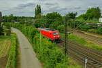 Eine weitere der zahlreichen Leerfahrten am 02.08.22: 185 027 erreicht in Krze den Rangierbahnhof Osterfeld.