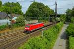 Nachdem 185 027 kurz zuvor solo nach Oberhausen-Osterfeld gekommen war, verlsst die Lok hier mit einem leeren Gterzug den Gterbahnhof wieder in Richtung Sden.