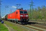 185 088 fhrt am 05.04.23 mit einem gemischten Gterzug in den Rangierbahnhof Gremberg ein.