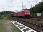 Eine Doppeltraktion 185er mit  185 386 durchfhrt am 08.08.2012 Kln-West.