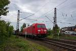 185 301 fhrt mit einem gemischten Gterzug in Oberhausen-Osterfeld ein.