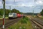 Mit einem Containerzug verlsst 186 536 den Gterbahnhof von Brackwede in Richtung Ruhrgebiet.