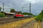 Mit verschiedenen VW-Nutzfahrzeugen war dieser Zug beladen, den 189 057 am 21.07.22 durch Niederndodeleben bei Magdeburg befrderte.