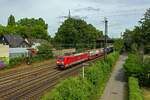 Mit einem Containerzug verlsst 189 055 am 02.08.22 Oberhausen-Osterfeld