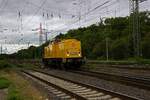 203 310 von DB Netz trifft am 31.07.23 im Rangierbahnhof Gremberg ein, wo die Lok einen Hilfsgertewagen abholen wird.