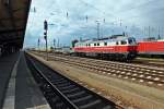 Bis hierhin gab es keine fotografierbaren Gterzugbewegungen im Bahnhof, doch dann ein erstes Highlight: 232 005, die Schenker von EWR zurckgekauft hat, ersetzt eine 185 vor diesem schlecht