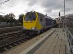 264 001 der Firma Stock Transport fährt auf dem Richtunggleis München durch den Ulmer Hauptbahnnhof.