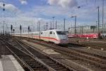 401 018 fährt in Frankfurt ein, 03.03.15.