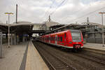 Auf dem Weg nach Kassel hat eine Doppeltraktion 425, bestehend aus 425 058 und dem hier sichtbaren 056, soeben im Düsseldorfer Flughafenbahnhof angehalten.