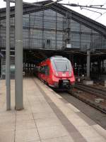 442 328 unter der Bahnsteigberdachung in Berlin-Friedrichstrae.