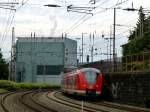 1440 013 als Teil einer S8 nach Hagen vor dem Heizkraftwerk Elberfeld, 21.9.15