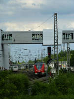 S8 nach Mönchengladbach (vorne 1440 323) zwischen W-Unterbarmen und Döppersberg.