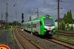 3429 002 hat am 01.08.2023 als Zug der Linie RB40 in Witten den Anschluss zur S5 in Richtung Dortmund hergestellt und wechselt in Krze im Bahnhofsvorfeld zurck auf die Hauptstrecke in Richtung