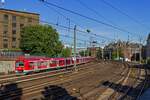 Auf der Linie S1 waren am 05.08.2020 474 019 und ein weiterer Triebzug nahe unmittelbar stlich des Hamburger Hauptbahnhofs unterwegs. An der Station Ohlsdorf werden die beiden Zge flgeln und die ste nach Poppenbttel bzw. zum Hamburger Flughafen bedienen.