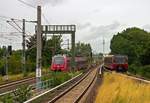 Parallelfahrt zwischen 442 333 als RB24 und einem Dreiviertelzug der Baureihe 480.