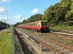 Ein 485er-Vollzug mit 485 085 an der Spitze verlsst Berlin-Karlshorst.