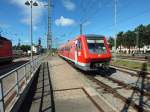 611 005 und ein weiterer VT611 verlassen hier am Vormittag des 31.7.13 den Bahnhof Singen (Hohentwiel) in Richtung Schaffhausen.