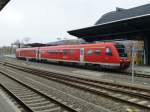 In Gera Hbf werden die Züge der Linien RE 1 und 3 geflügelt, hier fährt 612 184 an der Bahnsteighalle vorbei, um sich am hinteren Ende des Bahnsteiges mit einem weiteren 612 zu