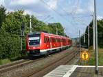 Der RE 3 nach Erfurt legt sich bei Hopfgarten in die Kurve. Der Zug, bestehend aus 612 036 und 612 173, wird als RE 7 nach Würzburg durchgebunden und ist daher auch hier schon so ausgewiesen. 7. September 2017.