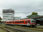 628 612 wartet am 23.9.2020 am Personenbahnhof Burghausen auf die Abfahrt Richtung Mühldorf.