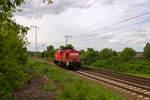 298 312, die zuvor bereits mit einem Güterzug in der Gegenrichtung unterwegs war, ist hier auf dem Rückweg in Richtung Süden nahe des Biesdorfer Kreuzes.