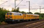 Pünktlich und wie angekündigt kam zwischen den Umleitern die DB Netz 218 392-8 mit den beiden Messwagen 9980 93-60 005-9 und 9980 93-60 003-4 als Nbz 94330(Flensburg-Lübeck