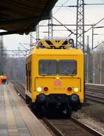 DB Netz Neumünster kam am gestrigen Morgen mit dem 708 330-6 der seit Mitte 2013 nach einer HU in frischem gelb erstrahlt(vorher DR Orange)als NbZ 95593 durch Schleswig gedieselt.