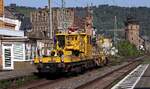 DB Bahnbau Gruppe MTW 100 99 80 9436 000-0 mit zugehörigem Sonderwagen (Snps). Oberwesel 13.08.2025