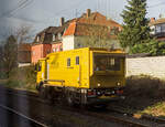 Das Zweiwege-Ultraschall-Schienenprüffahrzeug SPF 101, ein ZARGO - Mercedes-Benz Actros 1832 der Sperry Rail Services Berlin (ex Fahrzeug der Pethoplan GmbH), D-SESAF 99 80 9906 059-7 (eingestellt durch die SES Aus- und Fortbildung e.K., Horst, 97 59 03 536 60-8, konnte ich bereit schonmal am14 März 2024 bei Rheine (Westf.) auf Messfahrt erwischen. Da aus einem Zug heraus leider mit Spiegellungen, aber hier sieht man gut die den Führerstand. Bei einer Messfahrt ist wohl immer das Führerhaus vom LKW hinten.

Das Basis Fahrzeug ist ein Mercedes-Benz Actros 1832 K, der Aufbau und die Schienenfahrtechnik wurde 2006 von der ZAGRO Bahn- und Baumaschinen GmbH in Bad Rappenau-Grombach unter der Fabriknummer 3610 gebaut. Für die Straße trägt es das Kennzeichen B-FP 693.
