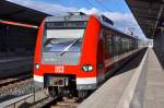 423 730-1  als S 2 der S-Bahn München Richtung Erding wartet am Bahnhof Petershausen auf Gleis 5 am sonnigen 03.03.2015 auf Weiterfahrt.