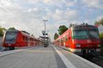 Am 28.06.2015 treffen sich 423 269 - 0, modern,  und 420 476 - 4, modernisiert, als S-Bahnen München am Bahnhof Altomünster.