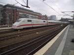 401 017 verlässt am 6.3.14 Berlin Ostbahnhof.