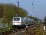 IC2 mit 146 573 bei der Durchfahrt in Do-Kurl, 9.4.19.