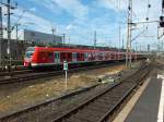 Zwei unerkannt gebliebene 423er der S-Bahn Kln fahren am 3.8.13 in den Dsseldorfer Hauptbahnhof ein.