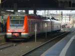 Als S6 wartet diese Doppeltraktion 422 mit 422 560 vorne am 2.1.15 im Dsseldorfer Hbf.