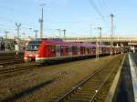 422 509 und ein Schwestertriebwagen verlassen am 2.1.15 den Düsseldorfer Hbf.