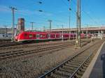 1440 306 und 322 fahren am 02.01.2015 als S8 in Richtung Hagen in Düsseldorf ein.