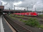 Zwei unbekannte 1440 fahren am 25.09.15 auf dem Weg nach Mönchengladbach in den Düsseldorfer Hauptbahnhof ein.