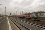 423 258 und ein weiterer 423 erreichen auf dem Weg nach Bergisch Gladbach gerade Düsseldorf.