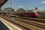 442 111 und 442 292 gehren zum Fahrzeugbestand der DB fr die Main-Weser-Bahn und fahren am 20.06.18 in dieser Funktion als RE in Richtung Gieen aus dem Frankfurter Hbf aus.