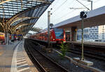 Zwei gekuppelte vierteilige ET 423 (423 796 / 426 296 und 423 757/423 257) der S-Bahn Köln (betrieben durch die DB Regio AG – NRW) haben am 18 Juni 2025, als Linie S 11 nach Bergisch