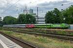 Soeben ist der Flixtrain aus Berlin in Kln eingetroffen. Bevor die Rckfahrt angetreten wird, muss die Zuglok 193 861 an das andere Zugende umgesetzt werden. Dazu ist der Zug in den Bahnhof Kln-West gefahren und hlt neben einer n-Wagen-Garnitur, die ebenfalls wenig spter ihren Dienst beginnen wird.