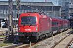 BB Lok 1216 013 wird in Krze mit dem Railjet, den Hbf.