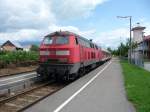 Am 08.07.2009 hlt 218 166 mit einer Regionalbahn im Bahnhof Nonnenhorn.