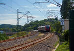 Der vierteilige ET (elektrische Triebzug) 422 572-8 / 422 072-9 der S-Bahn Rhein-Ruhr (Betreiber DB Regio NRW), der Linie S9 von Gladbeck über Essen Hbf nach
W-Vohwinkel, erreicht am 18 Juli 2015 bald den neuen Haltepunkt Essen-Kupferdreh, den man hinten links erkennen kann. Es ist ja bekanntlich Geschmackssache, aber mir gefällt der alte Bahnhof Kupferdreh deutlich besser. 
