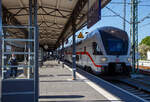 Der vierteilige Stadler KISS - IC2 4113 der Baureihe 4110 (ex Westbahn) der DB Fernverkehr AG steht am 15 Mai 2022, als IC 2275 von Warnemnde via Rostock und Berlin nach Dresden Hbf, im Bahnhof