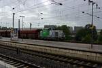 Am sehr wechselhaften 01.08.23 folgte auf eine kurze sonnige Phase schnell der nchste Regenschauer. Vom Zugang zur Unterfhrung am nrdlichen Ende des Bahnsteigs der S-Bahn aus konnte 0650 084 mit einigen Selbstentladewagen beobachtet werden.