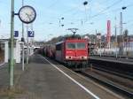 Am 03.03.2010 durchfhrt 155 118 mit einem Gterzug Wuppertal-Oberbarmen.