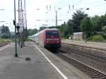 101 082 durchfhrt am 30.06.2010 mit einem Intercity den Bahnhof Wuppertal-Oberbarmen.