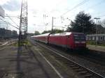 145 045 verlsst am Zugschluss eines RE4 den Bahnhof Wuppertal-Oberbarmen.